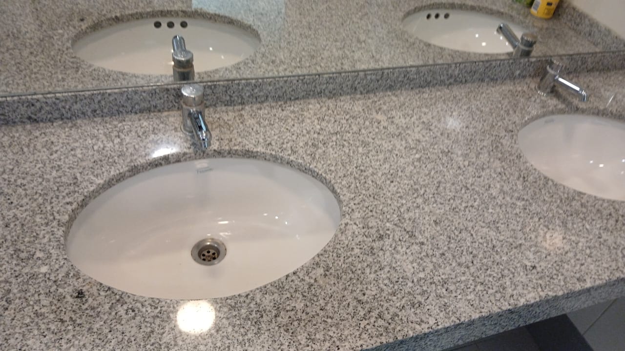 Instalación de agua y sanitarios